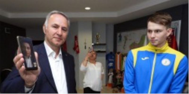Ukraynalı yüzücünün sponsoru Kepez Belediyesi