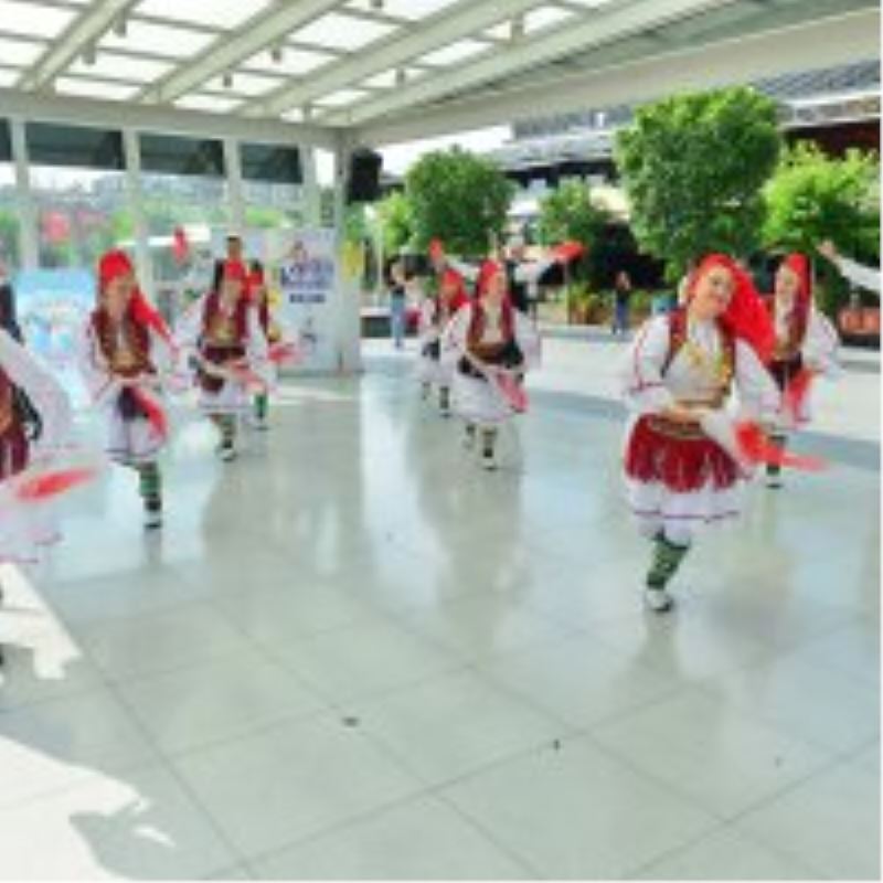 Dünya kültürleri Bursa sokaklarında