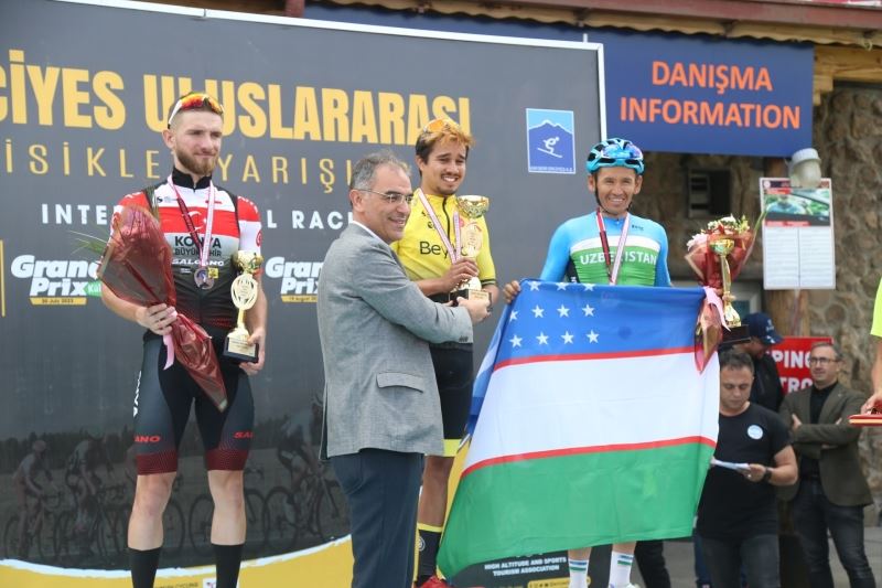 Erciyes Uluslararası Yol Bisiklet Yarışları Nefes Kesti