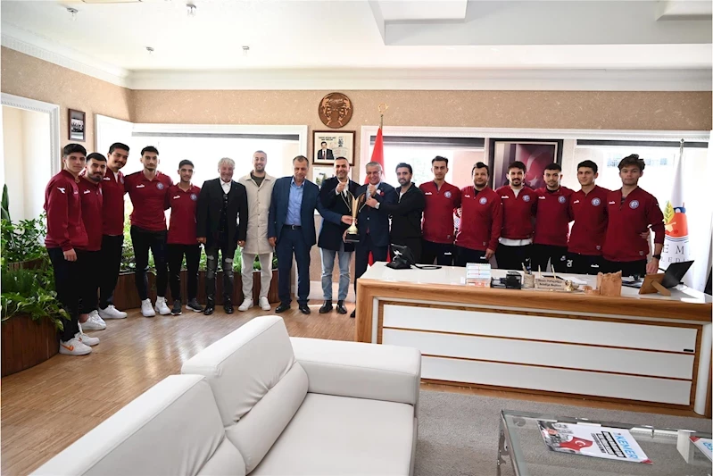 Şampiyon, Kemer 2020 Futbol Kulübü’nden Başkan Topaloğlu’na ziyaret
