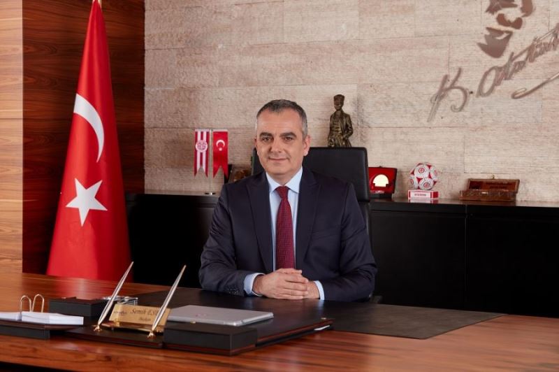 BAŞKAN ESEN GAZETECİLER GÜNÜNÜ KUTLADI