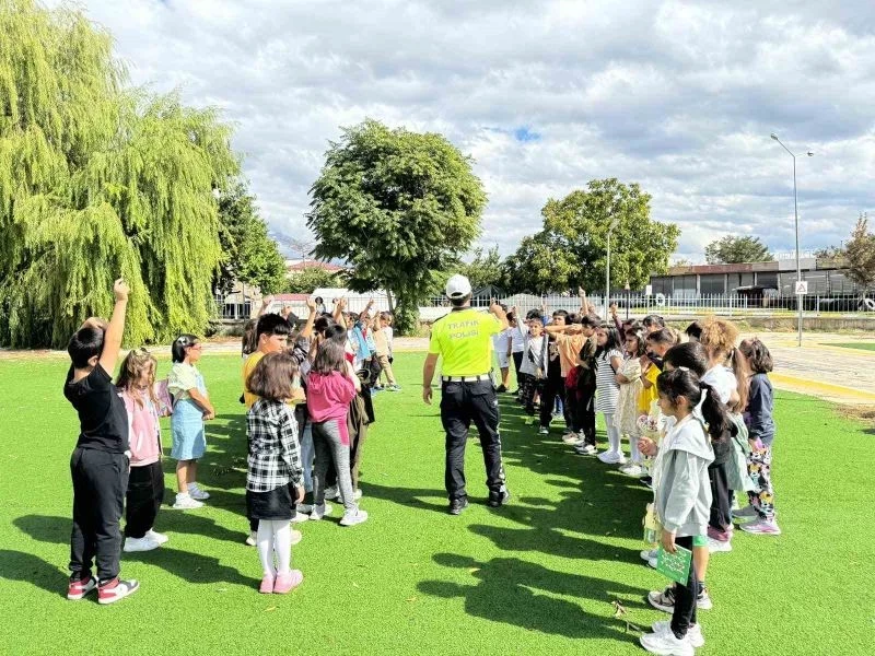 Erzincan’da Çocuklara Oyunlarla Trafik Eğitimi Verildi