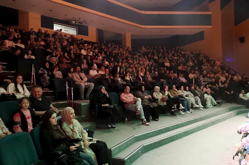 ‘Park Etmek Yasaktır’ tiyatrosuna yoğun ilgi