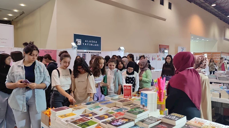 7’nci Kayseri Kitap Fuarı’na Öğrencilerden Yoğun İlgi