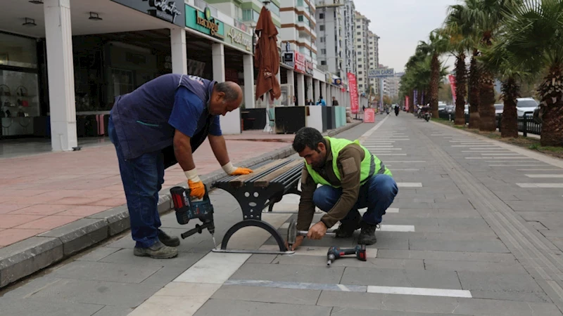 Büyükşehir, Binevler’e Yeni Şehir Mobilyaları Kazandırıyor