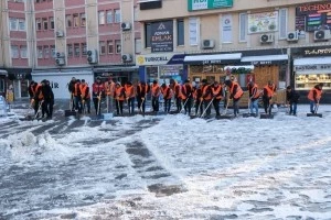 Kar küreme çalışmalarımız kapsamlı bir şekilde devam ediyor