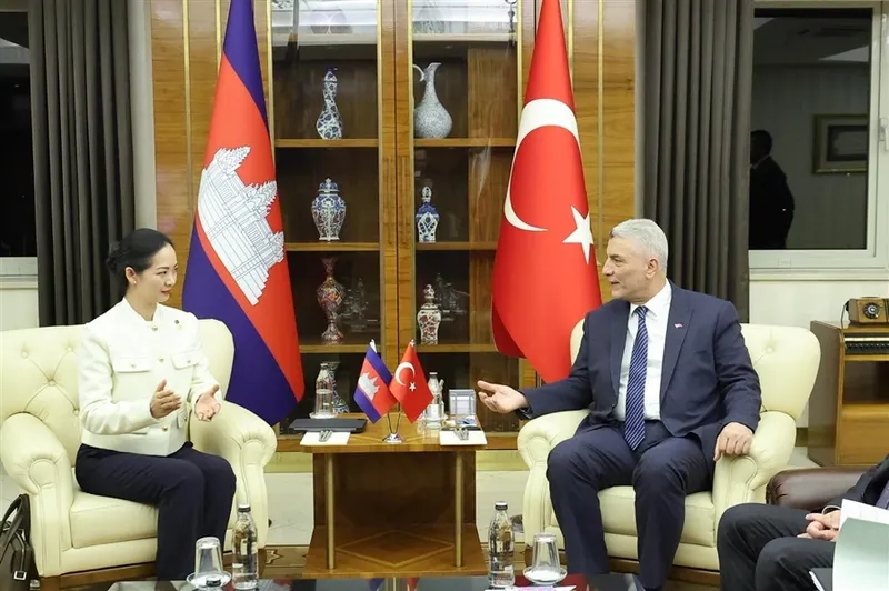 Türkiye ve Kamboçya Ticaret Bakanları Görüştü, 1 Milyar Dolarlık Ticaret Hedefi Masaya Yatırıldı