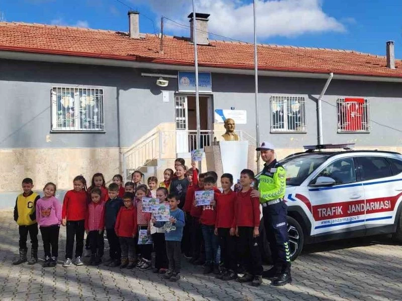 Jandarmadan Öğrencilere Trafik Eğitimi Verildi