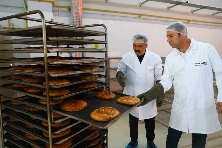 Büyükşehir Halk Ekmek Büfeleri’nde Ramazan pidesi 15 TL