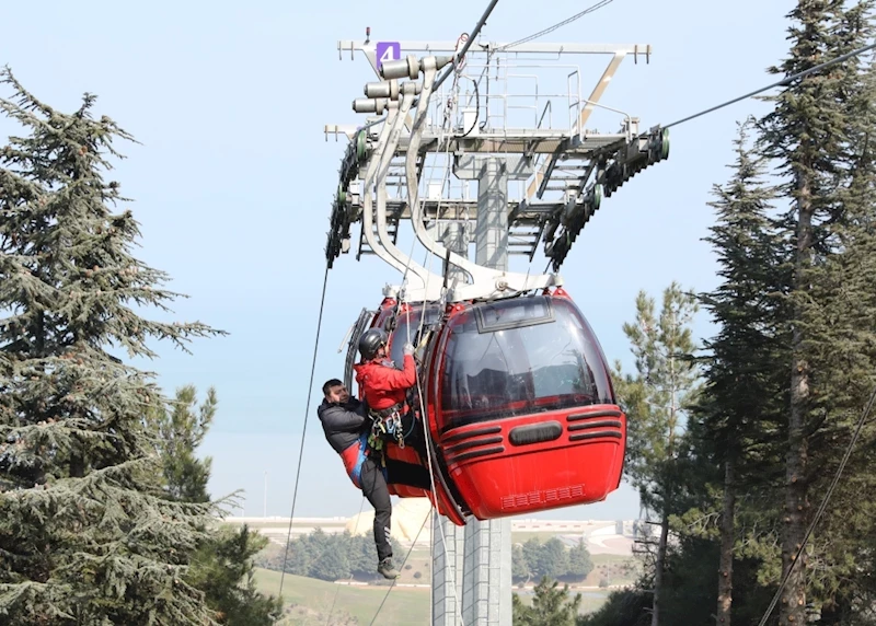 Yenilenen teleferik hattı için özel kurtarma eğitimi