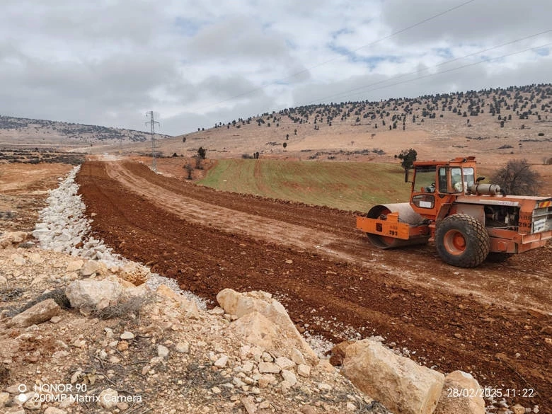 Büyükşehir’den Korkuteli grup yollarında çalışma