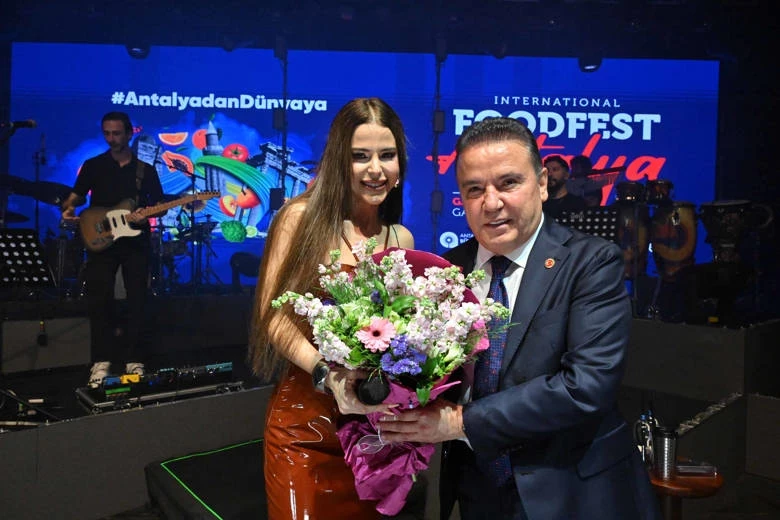 Antalyalılar Simge ile coştu