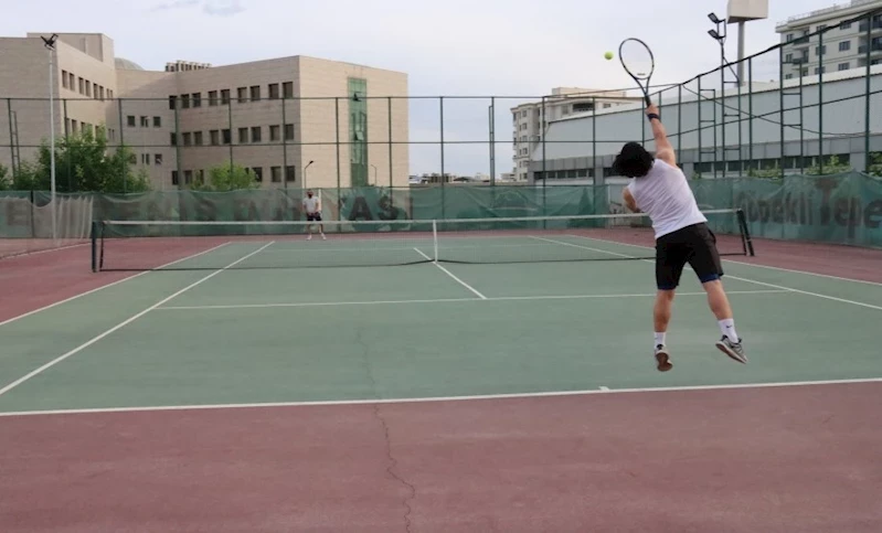 ŞANLIURFA’DA GENÇLİK HAFTASI TENİS TURNUVASI BAŞLADI