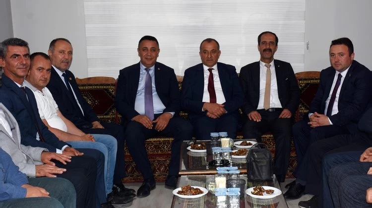 BAŞKANIMIZ, TÜRKİYE KAMU-SEN GÜMÜŞHANE İL TEMSİLCİSİ FARUK ÜNLÜ’YE HAYIRLI OLSUN ZİYARETİNDE BULUNDU