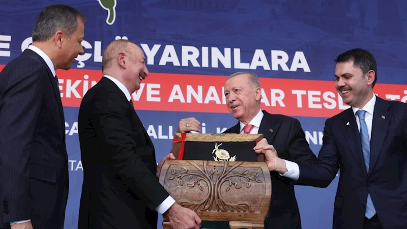 Cumhurbaşkanı Erdoğan ve Aliyev’e Kahramanmaraş’ın Tescilli El Sanatları Hediyesi