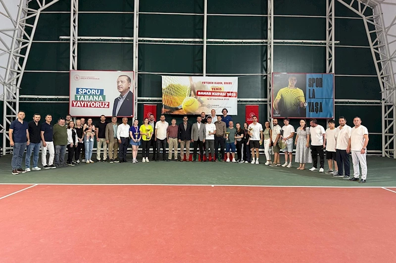 Başkan Çetinkaya, Yetişkin Kadın ve Erkek Tenis Bahar Kupası Finaline Katıldı