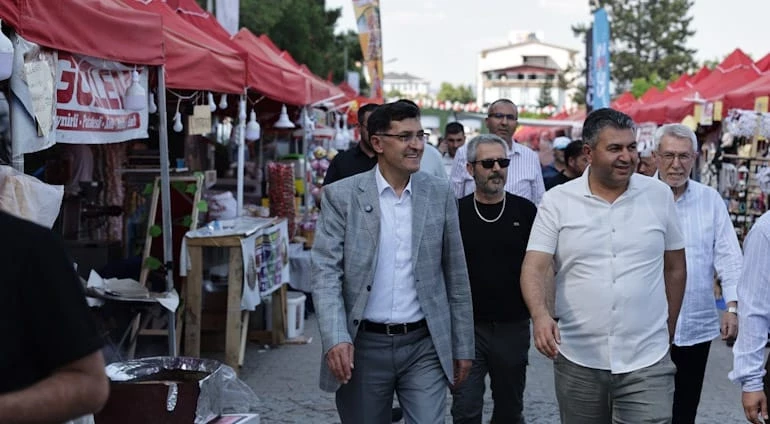 BELEDİYE BAŞKANIMIZ EYÜP KAHVECİ, GEDİZ TARHANA FESTİVALİNİ ZİYARET ETTİ