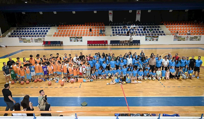 Kemer Belediyesi ücretsiz basketbol ve voleybol kursları başladı