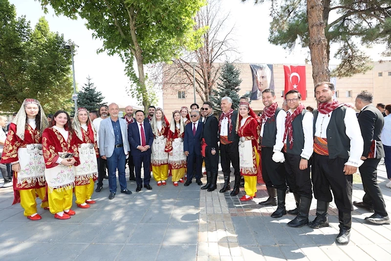Başkan Büyükkılıç, Zafer Bayramı’nın 103’üncü Yılını Kayserililerle Coşkuyla Kutladı