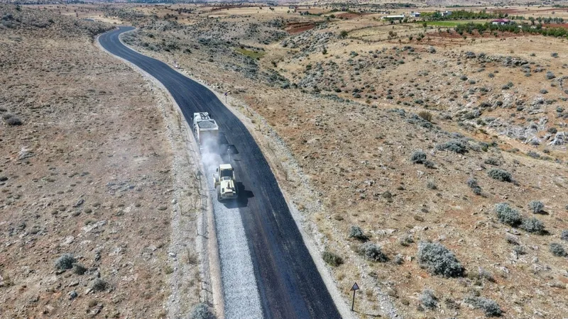Afşin Örenderesi Yolu Büyükşehir’le Yenilendi